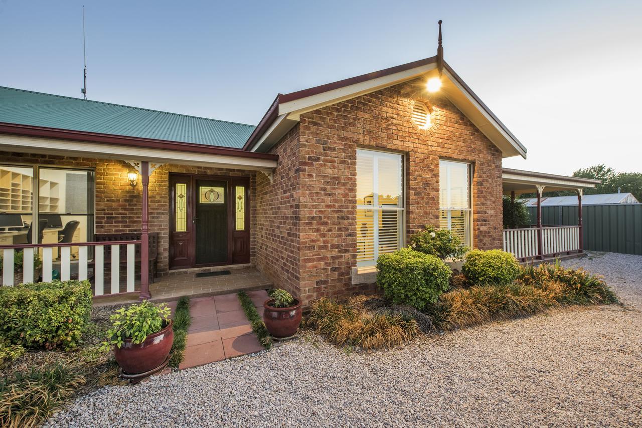 Colonial Court House Villa Mudgee Exteriör bild